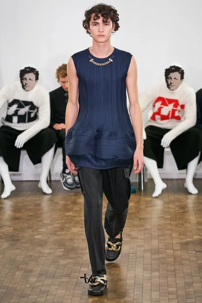 Look 3